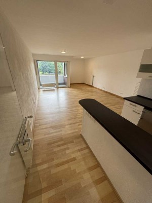 Schöne Eigentumswohnung mit Balkon und PKW-Stellplatz in gepflegter Wohnanlage