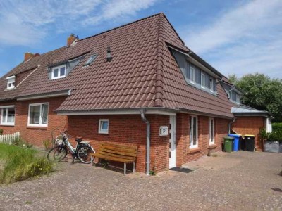 Vierfamiliendoppelhaushälfte mit 2 Dauerwohnungen und 2 FeWo