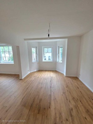 Kernsanierte 4-Zimmer-Wohnung in stilvollem 3-Parteien-Altbau am Bunten Garten