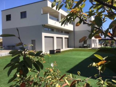 Büro/Penthousewohnung mit Gewerbeeinheit, ideal für Golfer oder Gewerbetreibender