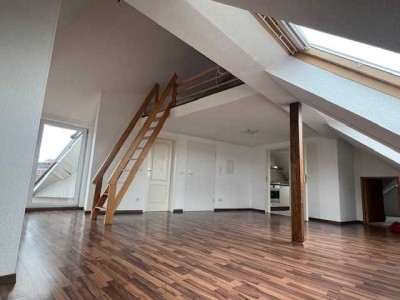 Tolle, helle 1,5-Zimmer-DG-Wohnung mit Balkon und EBK in Erfurt