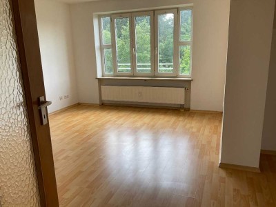 Großzügig geschnittene 4 Zimmer Wohnung in Traunreut