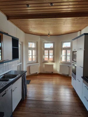 Schöner Wohnen in Gibitzenhof ! 4,5-Zimmer-Altbau-Wohnung mit Flair, Wohnküche und kleinem Balkon