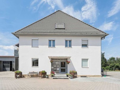Solides Mehrfamilienhaus mit Gewerbeeinheit und Entwicklungspotenzial in Lichtenau