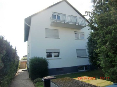 Gepflegtes Haus, 4 Wohneinheiten, jede Wohnung mit Balkon & Garten   in 61118 Bad Vilbel