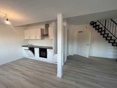 Mietbeginn: 01.08. - Schöne DG Wohnung mit sehr guter Anbindung an den Nah- und Fernverkehr