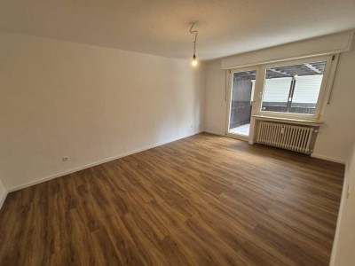 Komplett sanierte Erdgeschosswohnung mit Terrasse!