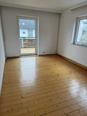 Schöne 4 ZKDB Altbauwohnung in Harleshausen