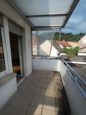 ATTRAKTIVE 2 ZKBB-WOHNUNG MIT 2-BURGENBLICK im 1. OG + 1 STUDIO-APARTMENT AB SOFORT ZU VERMIETEN