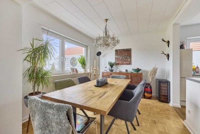 Modernisierte 4- Zimmer-Wohnung mit  großzügigem Balkon!