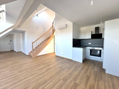 Dachgeschossausbau mit Terrasse &amp; Klimaanlage - Erstbezug