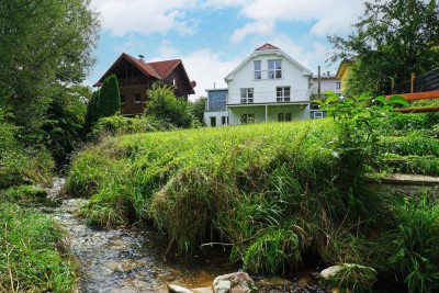 Domizil am Bach: Erstbezug nach Generalsanierung - Nur 25 Autominuten vom P+R Hütteldorf