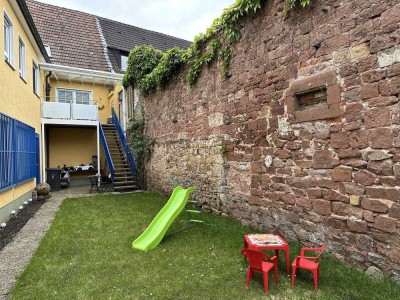 Stadtwohnung mit 156 qm Wohnfläche (auch gewerblich nutzbar)-Terrasse und Balkon-Doppelparkergarage