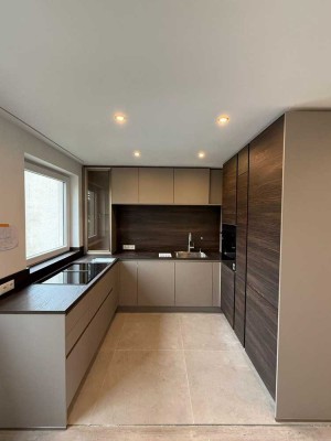 Sanierte und sehr schöne 3 Zimmerwohnung mit Balkon