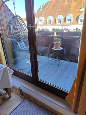 Helle 3-Zimmer-Maisonette-Wohnung mit Dachterrasse und EBK