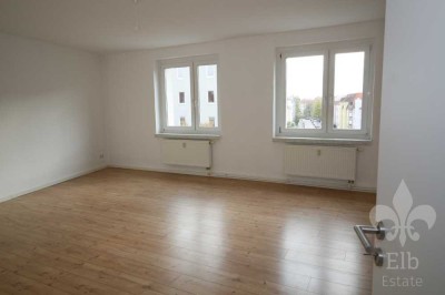 Tolle Aussicht vom Balkon - praktische 3 Raum Wohnung in Stadtfeld-Ost ist ab sofort bezugsfrei