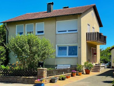 Freistehendes Einfamilienhaus mit großem Grundstück und Nebengebäude