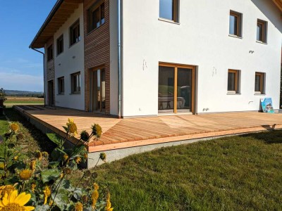 Erdgeschoß mit Terrasse, Garten und Carport - 2 bis 3-Zimmer Wohnung mit bester Ausstattung