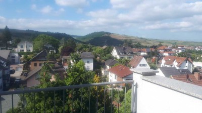 Schöne 3-Zimmer-Dachgeschosswohnung mit EBK, Balkon und Fußbodenheizung