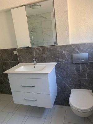 2-Zimmer-Wohnung mit Einbauküche, Terrasse und Stellplatz – ruhig und zentral gelegen