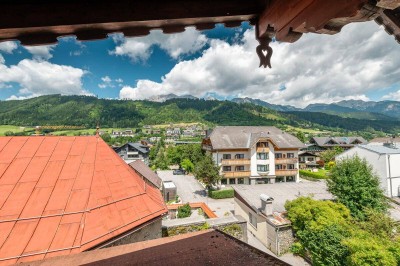 Klein, fein &amp; mit atemberaubendem Ausblick – Zentrumswohnung im Mitten von Schladming