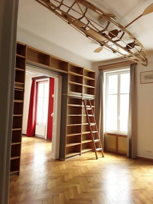 GROßZÜGIGE SCHÖNE 6-ZIMMER ALTBAUWOHNUNG WG GEEIGNET 181m²