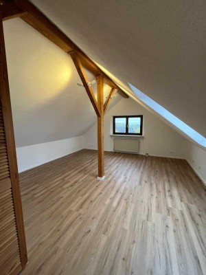 Dachgeschosswohnung in exklusiver Lage von Kelkheim Mitte