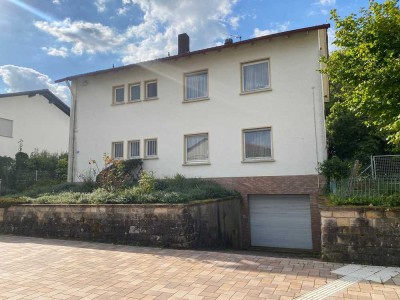 Zweifamilienhaus mit zwei 4-Zimmer-Wohneinheiten, beste Lage