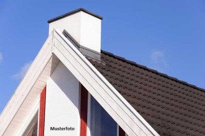 Freistehendes Einfamilienhaus, Garage, Bauerwartungsland