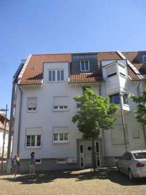Wohnen direkt in der City - 3,5 Zimmer - stilvoll und gepflegt mit EBK und Balkon