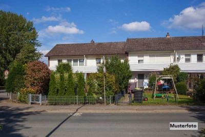 Einfamilien-Reihenendhaus, Garten und Garage