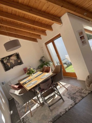 Voll klimatisierte Dachgeschosswohnung mit Dachterrasse, Balkon, EBK sowie 2 Bäder am Stadtrand