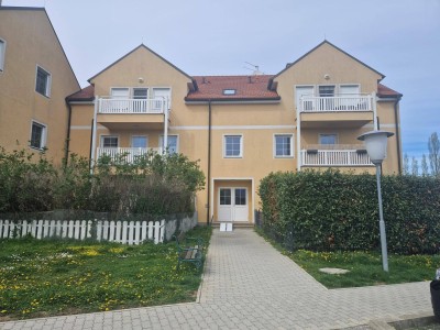 TRAUMHAFTE, GROSSE 4-ZIMMER-FAMILIENGARTENWOHNUNG MIT EIGENGARTEN UND TERRASSE