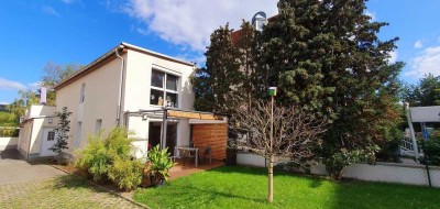 Wohnen wie im Einamilienhaus im Grünen mit Terrasse, Balkon und eigener Garage
