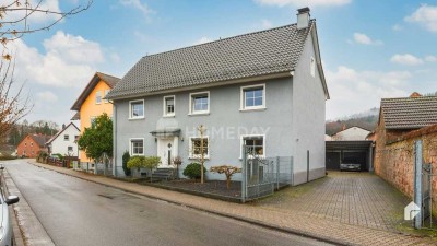 Traumhaftes Zweifamilienhaus mit großzügigem Platzangebot und modernen Extras