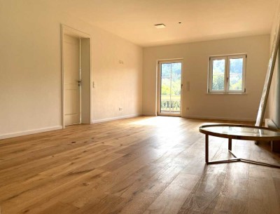 ***NEUBAU ERSTBEZUG*** Helle 3-Zimmer Wohnung mit Kampenwand- und Chiemseeblick!