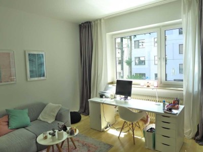 Helle, gemütliche 2-Zi. Wohnung, Altbau 1937 mit höheren Decken in Derendorf von privat.