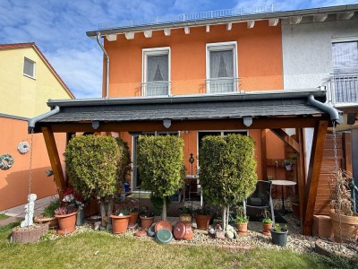 Preisgesenkt! Große Doppelhaushälfte mit 5 Zimmern, Werkstatt und Doppelcarport in Toplage