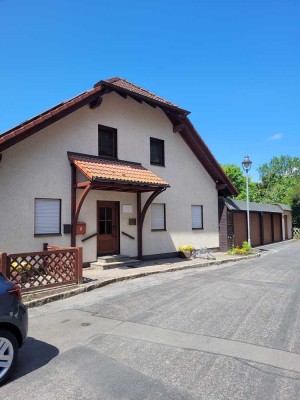 Taucha - ansprechendes Ein-oder Zweifamilienhaus mit großzügigem Garten, Carports & Garage