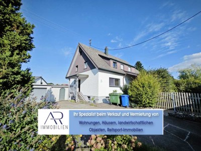 charmantes Wohnhaus mit drei Garagen und großem Grundstück in 73566 Bartholomä zu verkaufen