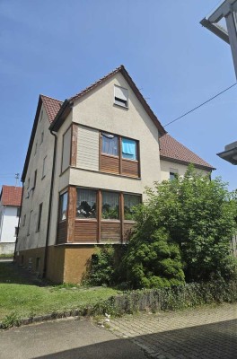 Großzügiges Dreifamilienhaus mit großer Gewerbeeinheit