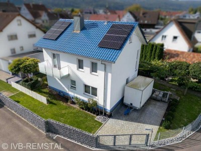 Liebevoll renoviertes Einfamilienhaus mit großem Garten in angenehmer Wohnlage