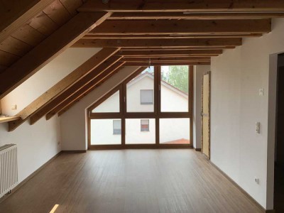 Stilvolle, modernisierte 3-Raum-Dachgeschosswohnung in Siegertsbrunn