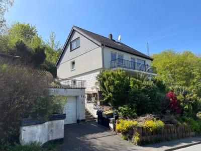 Geräumiges Einfamilienhaus mit Einliegerwohnung und Blick ins Grüne