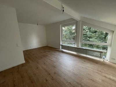 Vollständig renovierte 2-Zimmer-Wohnung mit Balkon in Oberhaching