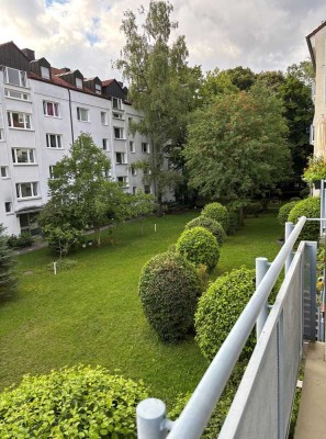 Helle möblierte 2 Zimmer-Wohnung mit Balkon an der S-Bahn Berg Am Laim