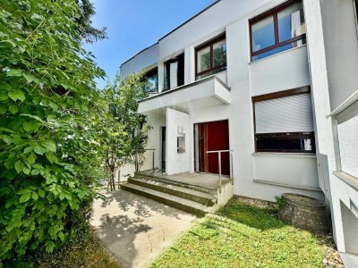 *NEUER PREIS* Terrassenwohnung mit Hauscharakter // Gartenflächen &amp; Pool vor der Tür