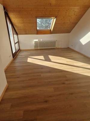 Helle 2-Zimmer Dachgeschosswohnung in Teningen-Nimburg