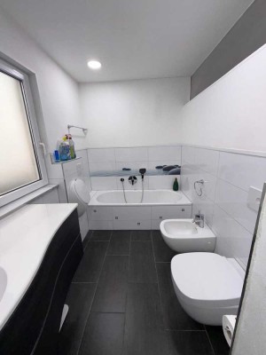 1550 € - 107 m² - 5.0 Zi.