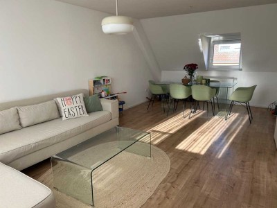 Helle Sanierte 3 Zimmer DG Wohnung